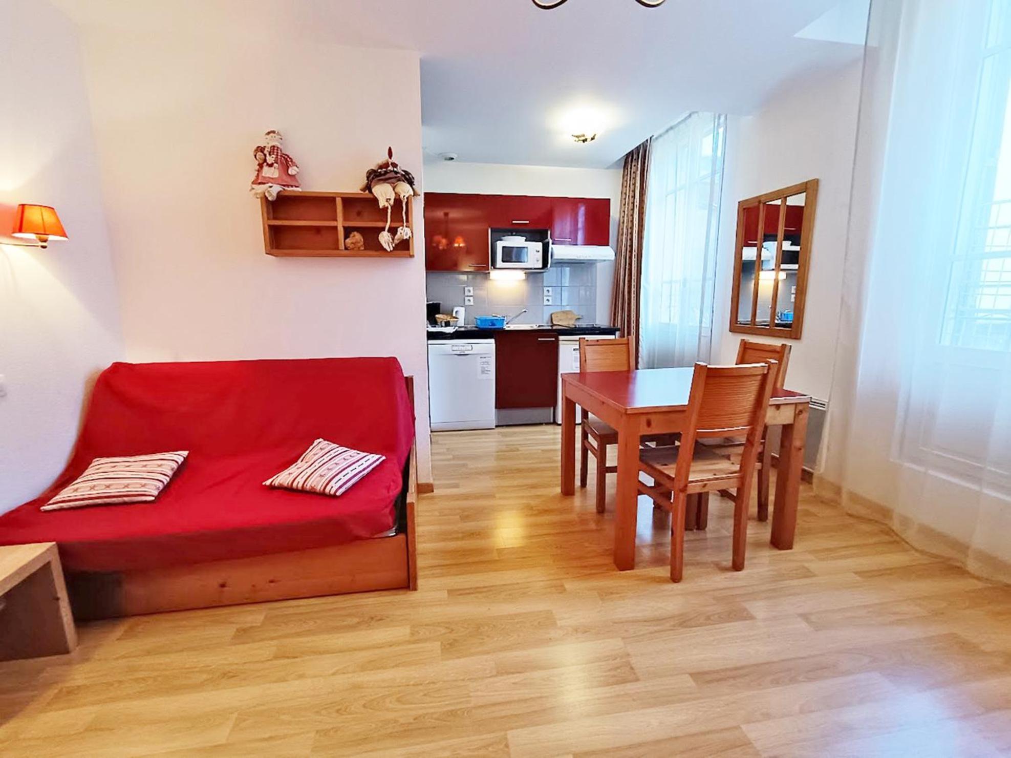 Le Bouquetin, Studio, Centre Luchon, Wifi, Casier A Skis, Ascenseur, 3 Personnes Bagneres-de-Luchon Экстерьер фото